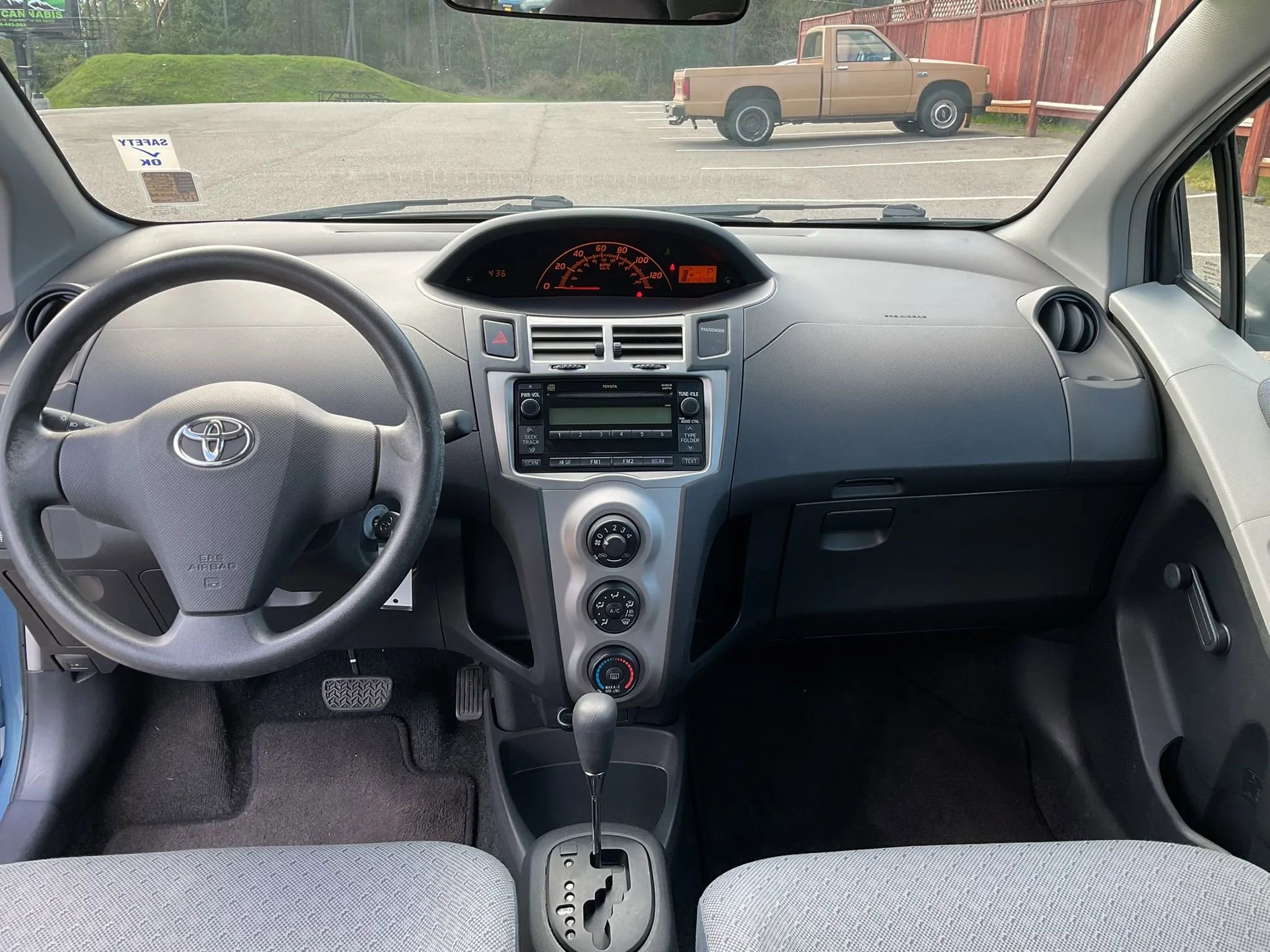 Used 2009 Toyota Yaris 2-Door Hatchback image 15