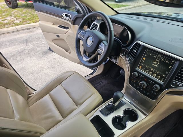 Used 2017 Jeep Grand Cherokee Limited image 24