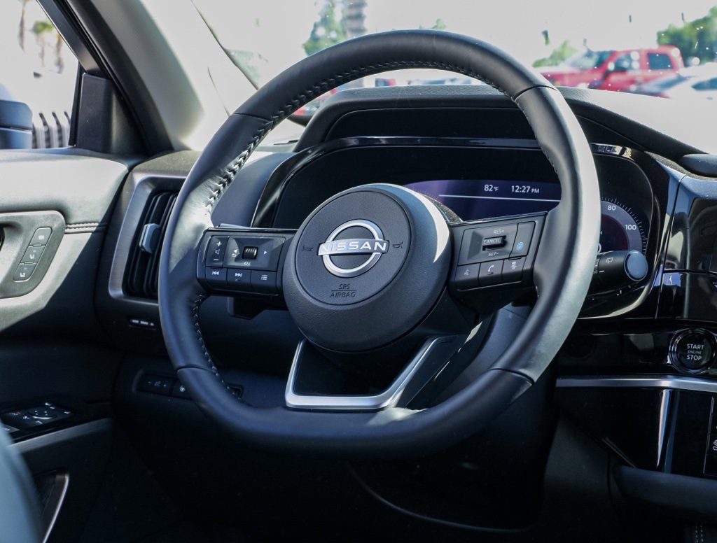 Used 2025 Nissan Pathfinder Platinum w/ Cargo Package image 27