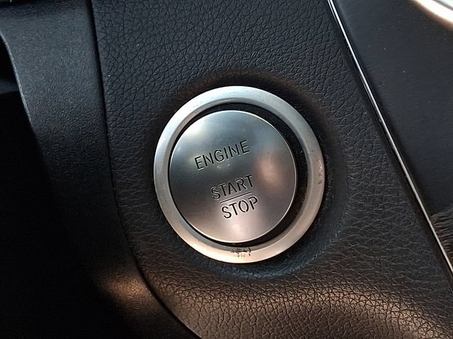 Used 2018 Mercedes-Benz GLC 300 4MATIC image 24