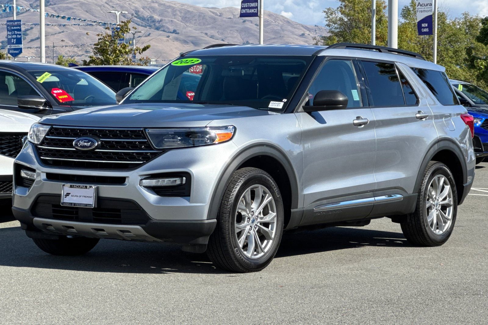 Used 2022 Ford Explorer XLT w/ Equipment Group 202A image 8