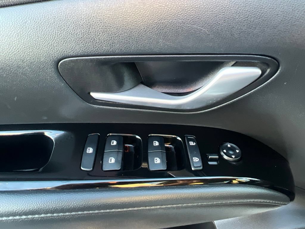 Used 2023 Hyundai Tucson Limited w/ Cargo Package AWD/4WD image 30