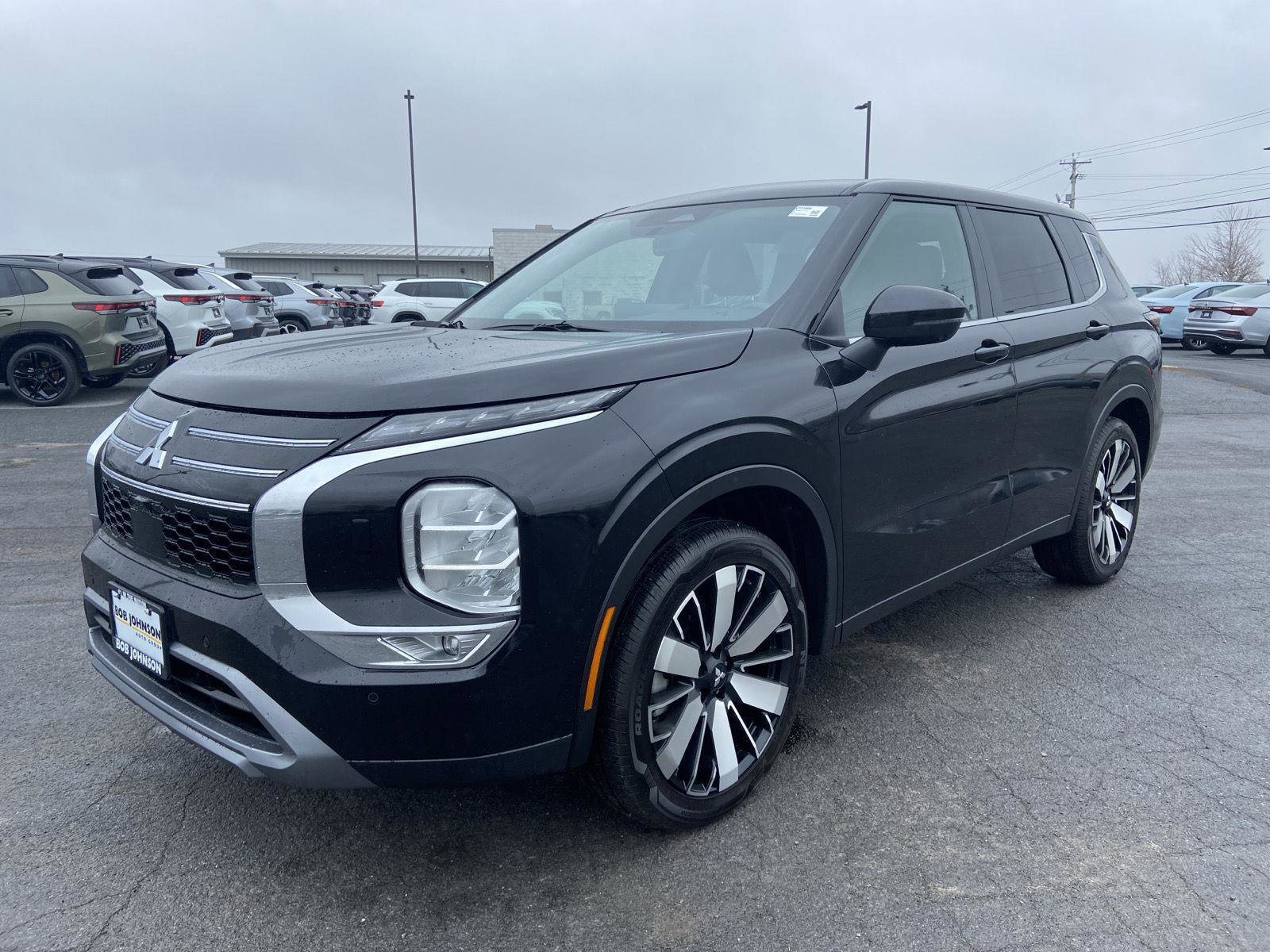 Used 2025 Mitsubishi Outlander SE image 4