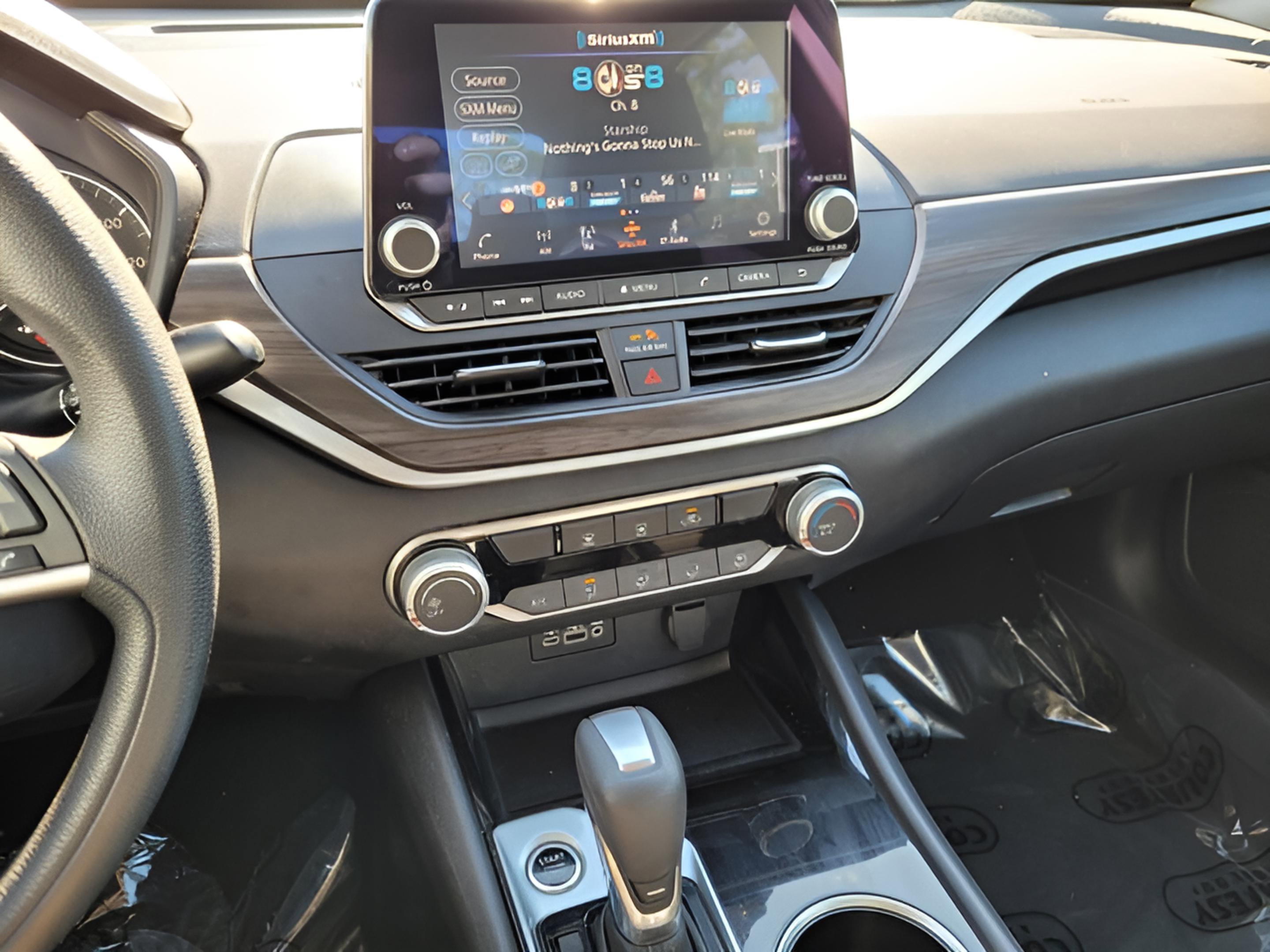 Used 2024 Nissan Altima 2.5 SV image 24