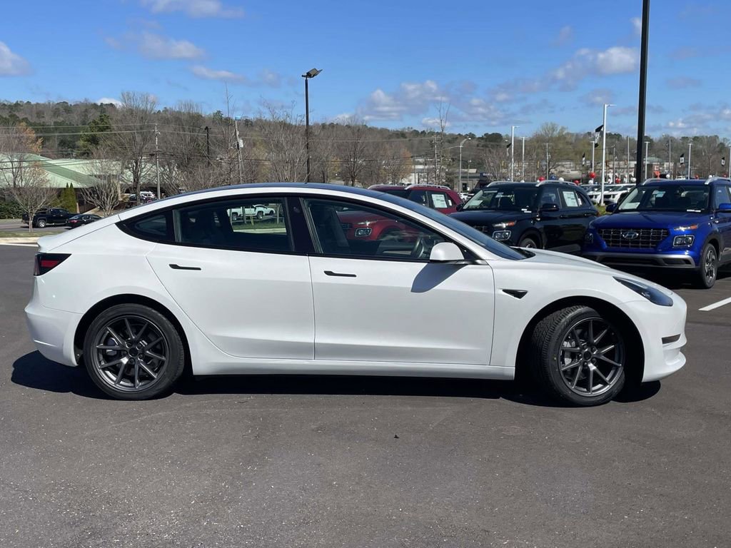 Used 2023 Tesla Model 3 Standard Range image 2