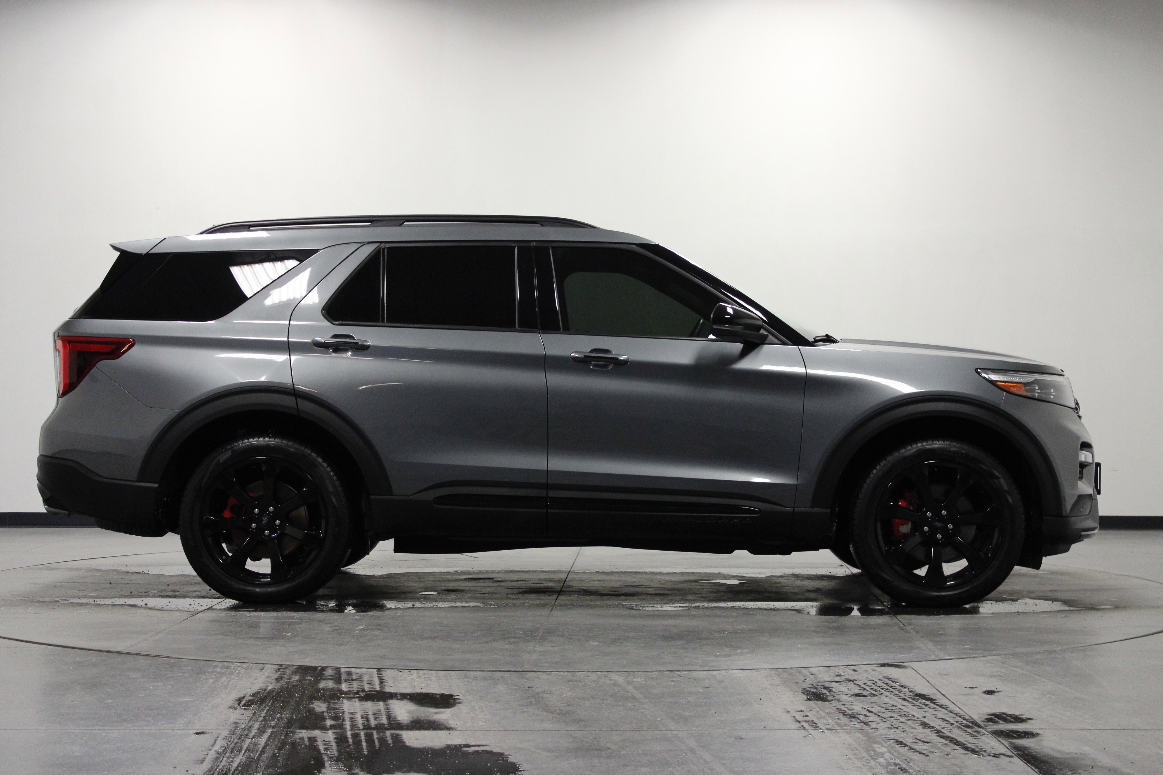 Used 2023 Ford Explorer ST w/ Equipment Group 401A image 3