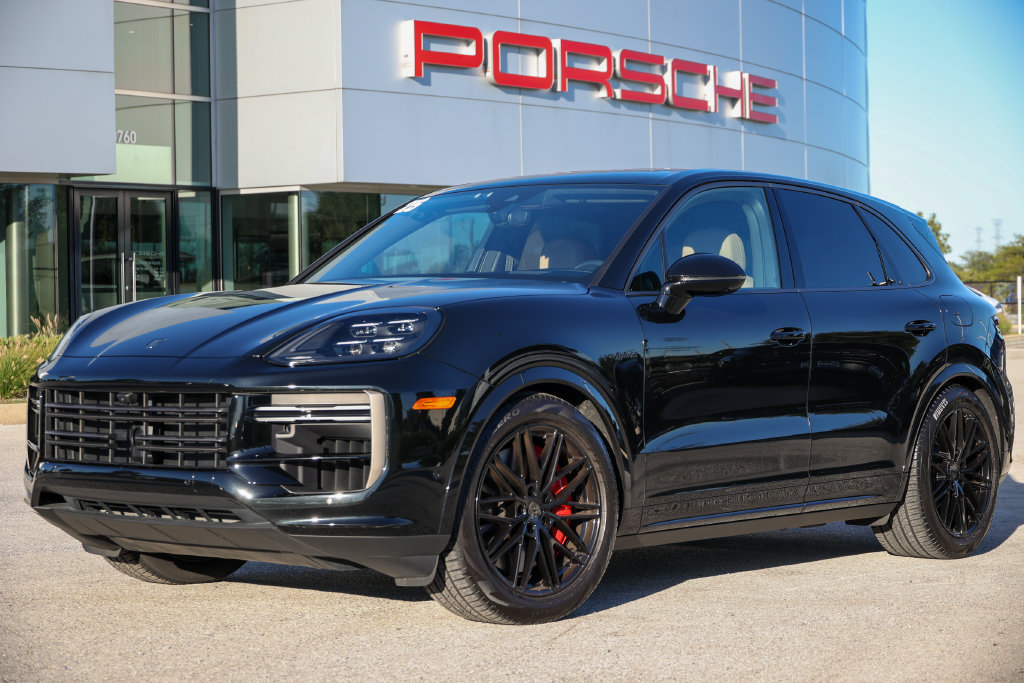 Certified 2025 Porsche Cayenne Turbo AWD/4WD image 6