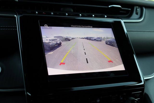 New 2025 Jeep Grand Cherokee Laredo image 17