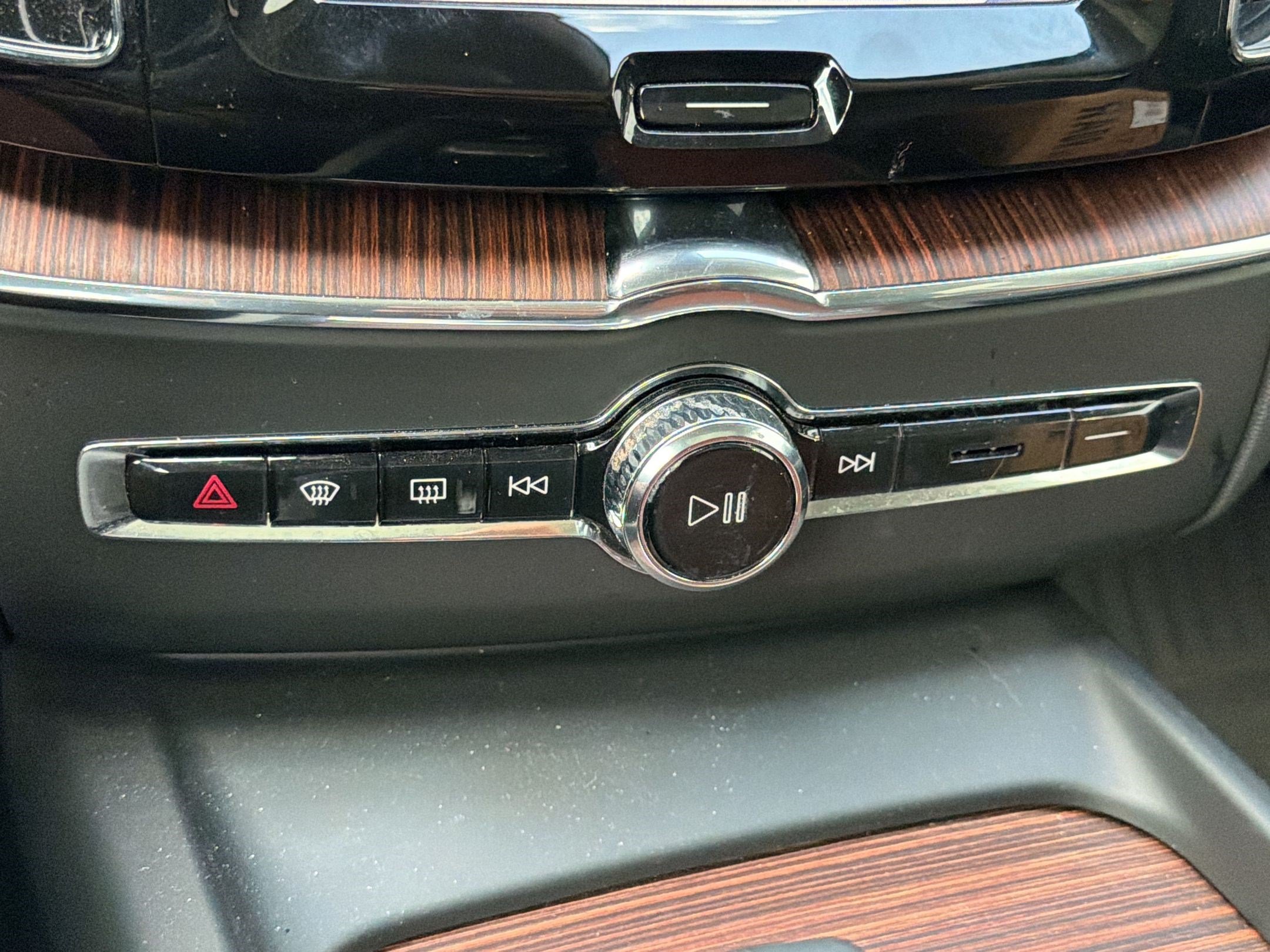 Used 2024 Volvo XC60 B5 Plus w/ Protection Package Premier AWD/4WD image 18