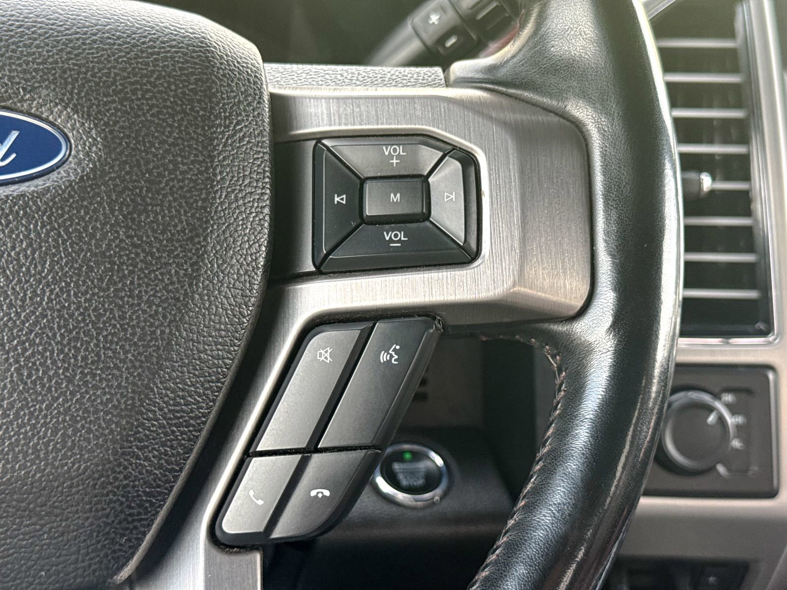 Certified 2019 Ford F250 Platinum w/ Platinum Ultimate Package AWD/4WD image 42