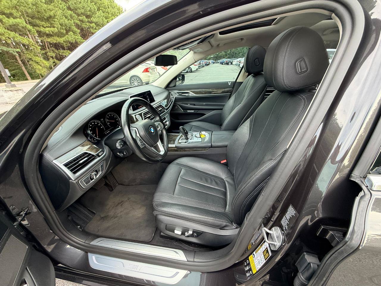 Used 2018 BMW 740i xDrive AWD/4WD image 9