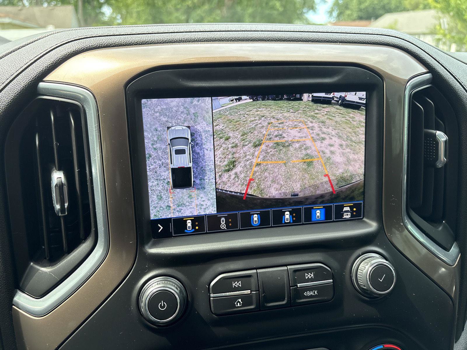 Used 2020 Chevrolet Silverado 1500 High Country w/ Technology Package AWD/4WD image 22