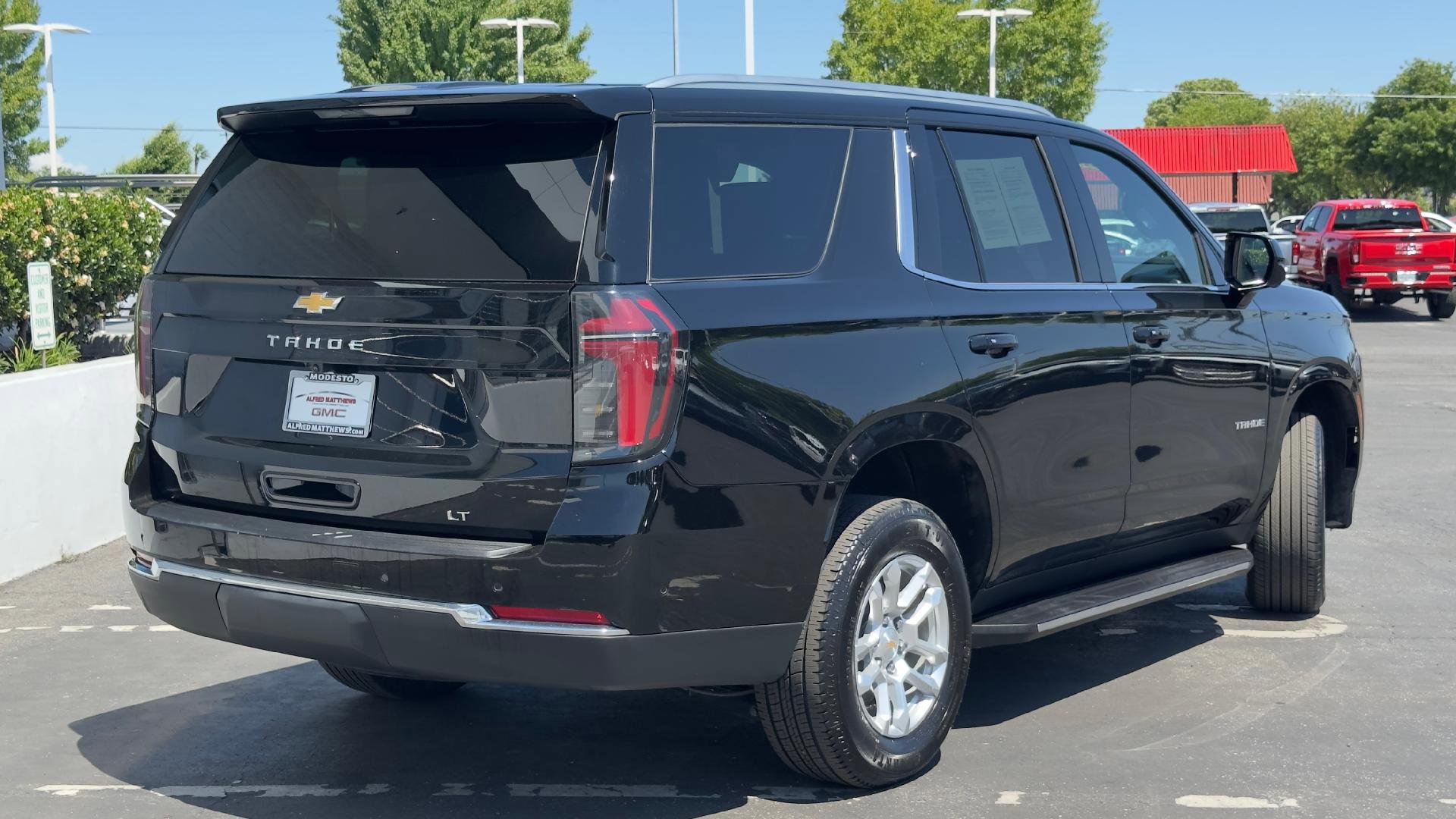 Used 2025 Chevrolet Tahoe LT AWD/4WD image 4
