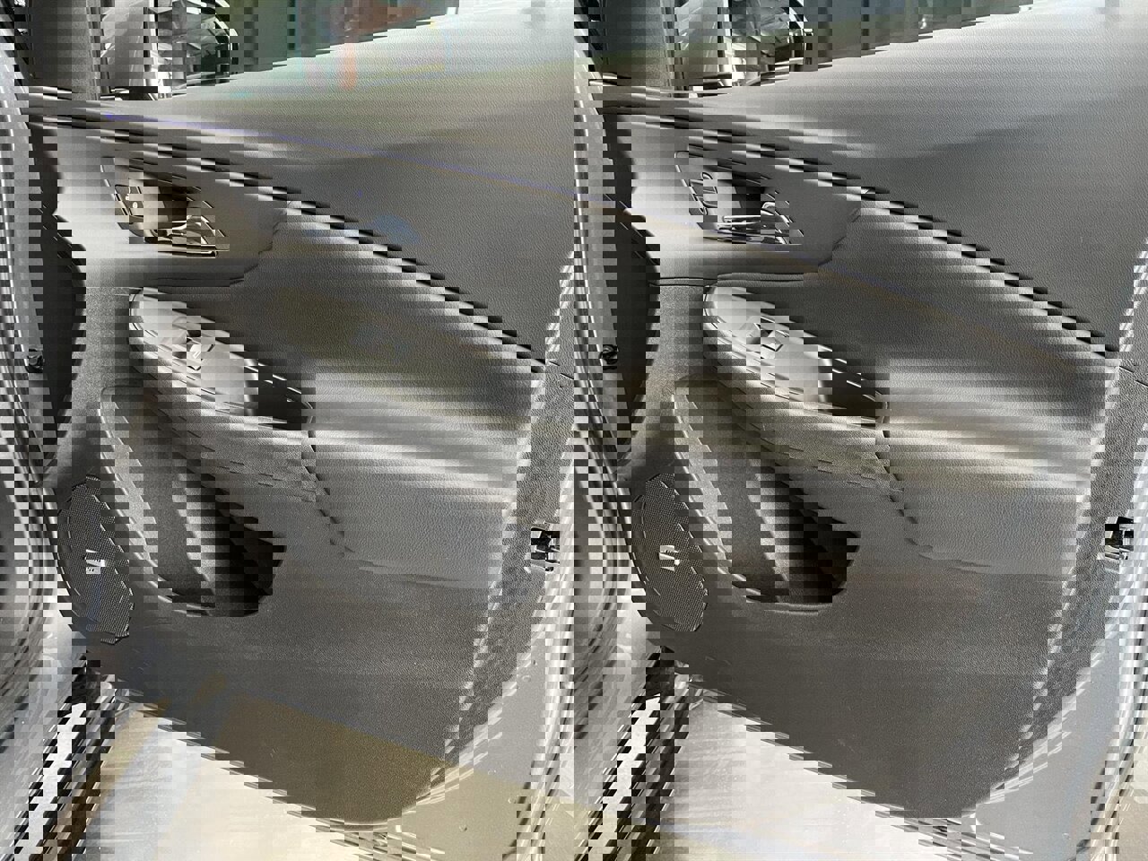 Used 2018 Chevrolet Volt Premier w/ Driver Confidence Package image 29