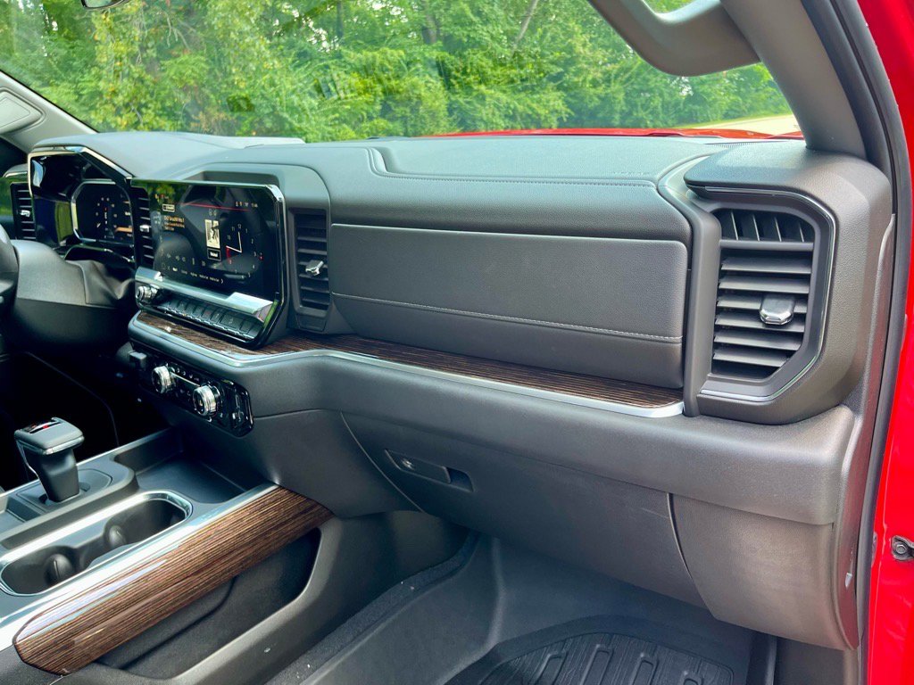 New 2026 GMC Sierra 1500 Elevation w/ LPO, Elevation Black Package image 15
