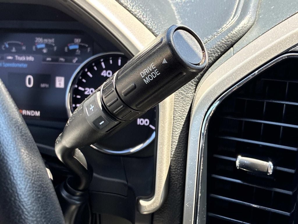 Used 2022 Ford F250 Lariat w/ Black Appearance Package AWD/4WD image 29