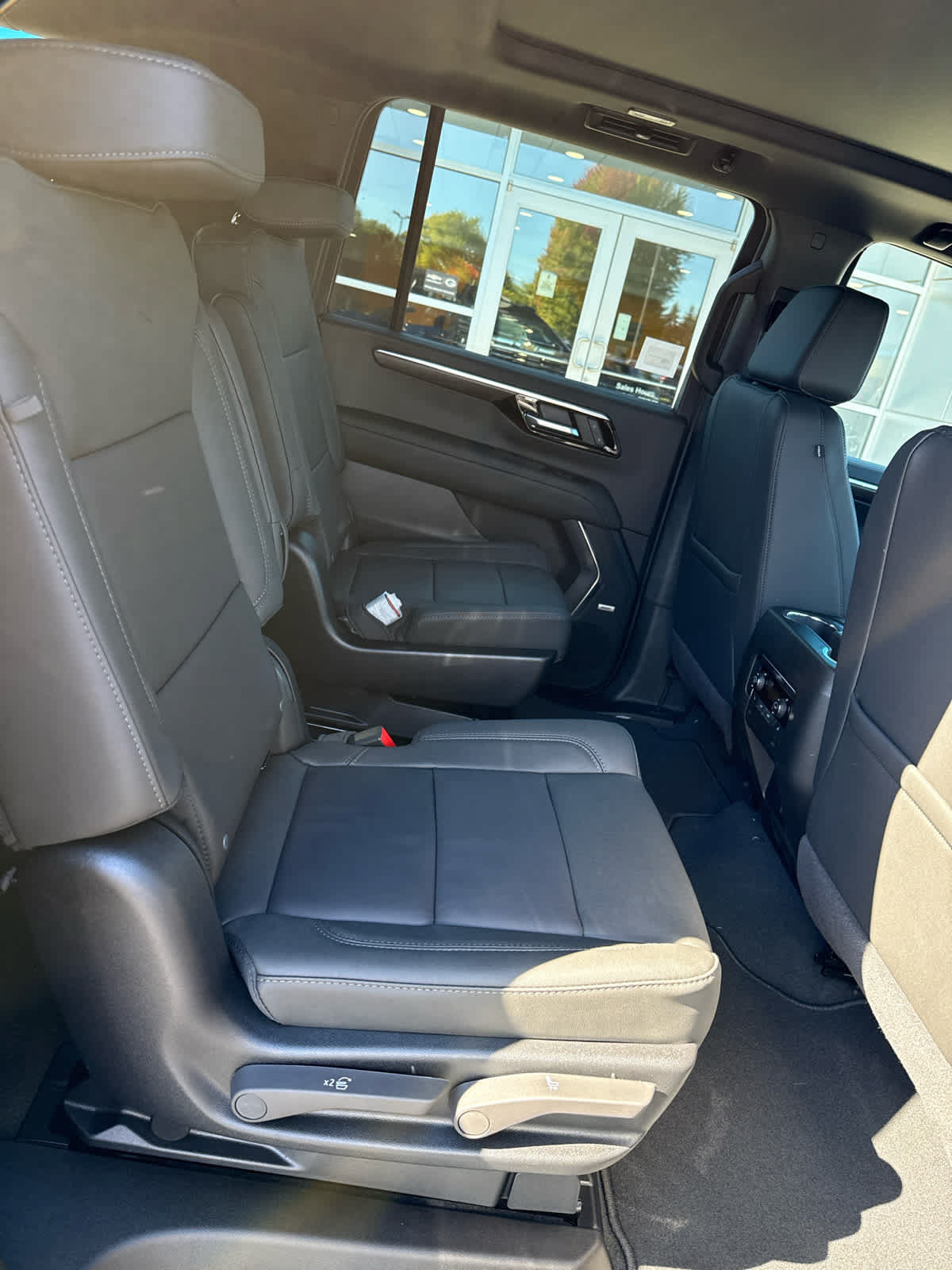New 2027 Chevrolet Suburban Z71 w/ Comfort Package AWD/4WD image 16