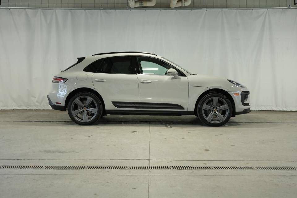 Certified 2026 Porsche Macan AWD/4WD image 8