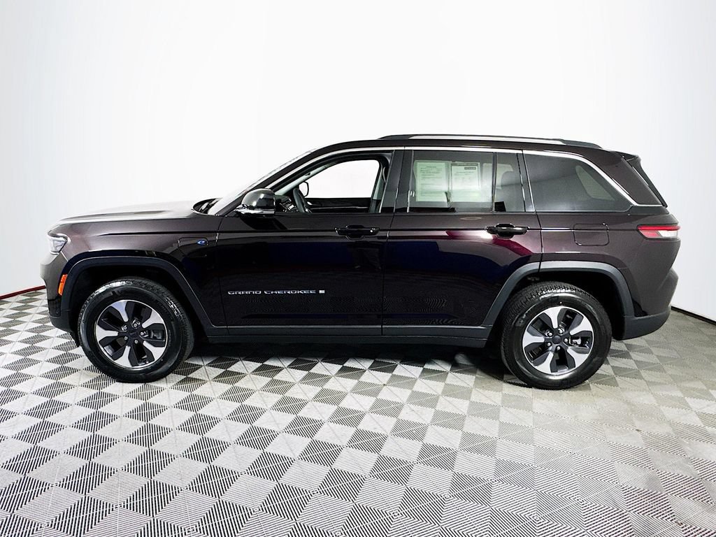 Used 2022 Jeep Grand Cherokee Limited 4xe w/ Luxury Tech Group II AWD/4WD image 4
