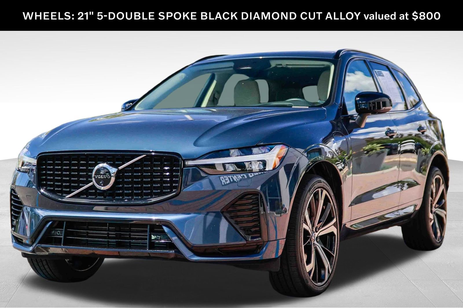 Used 2024 Volvo XC60 T8 Ultimate w/ Protection Package Premier AWD/4WD image 3