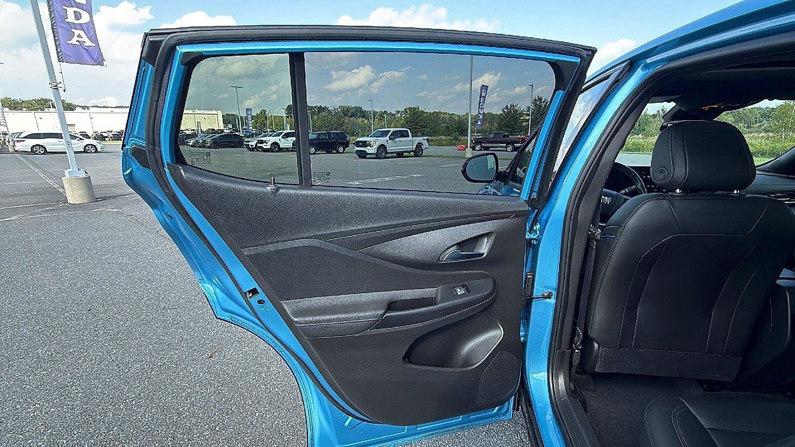 Used 2025 Buick Envista Sport Touring w/ Experience Buick Package FWD image 21