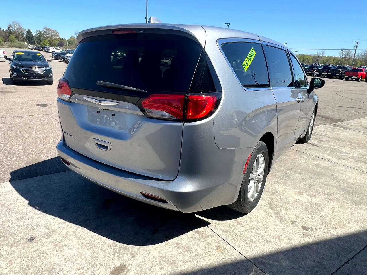 Used 2017 Chrysler Pacifica Touring w/ Tire & Wheel Group image 5
