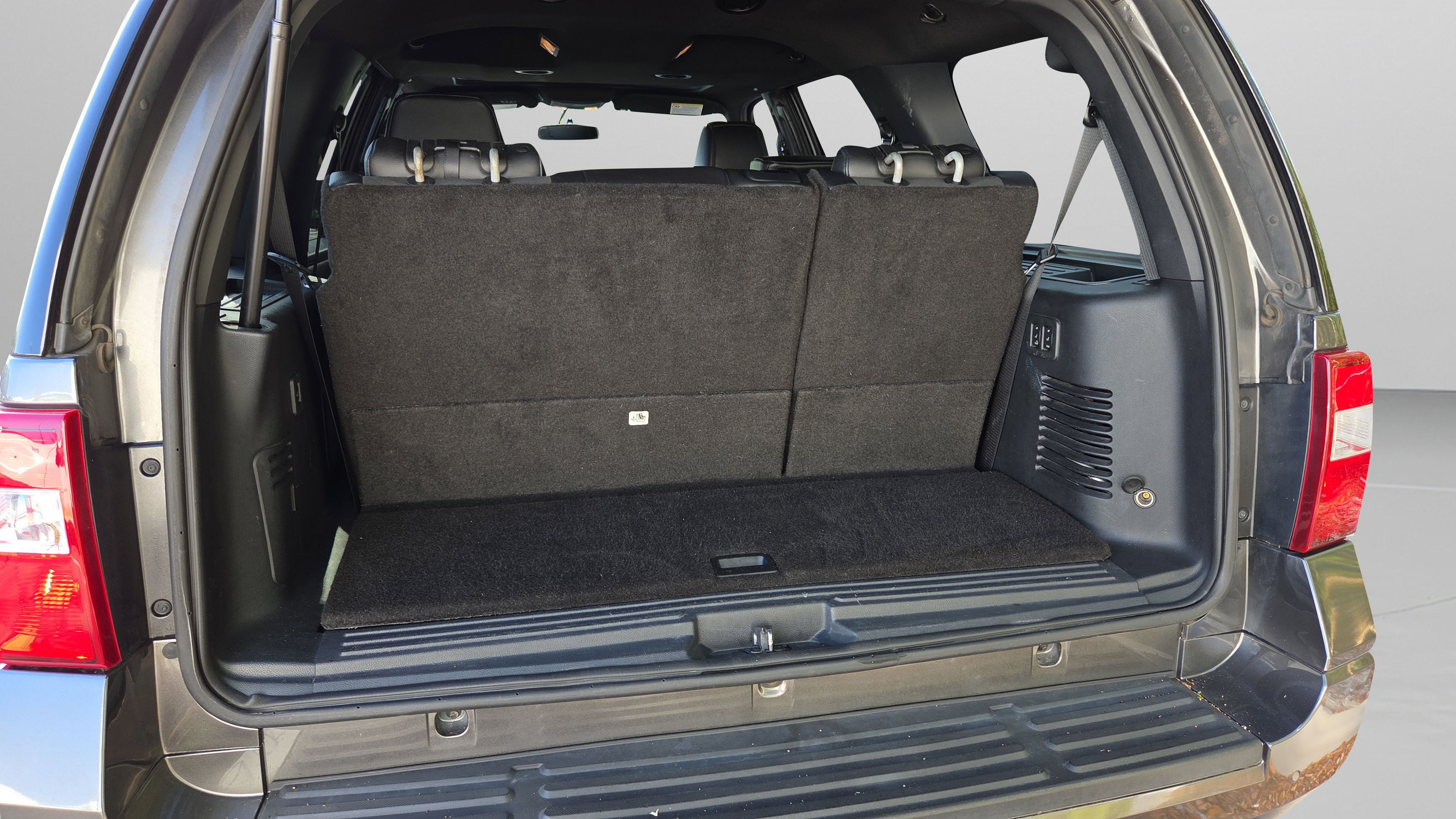 Used 2015 Ford Expedition XLT w/ Equipment Group 202A image 14