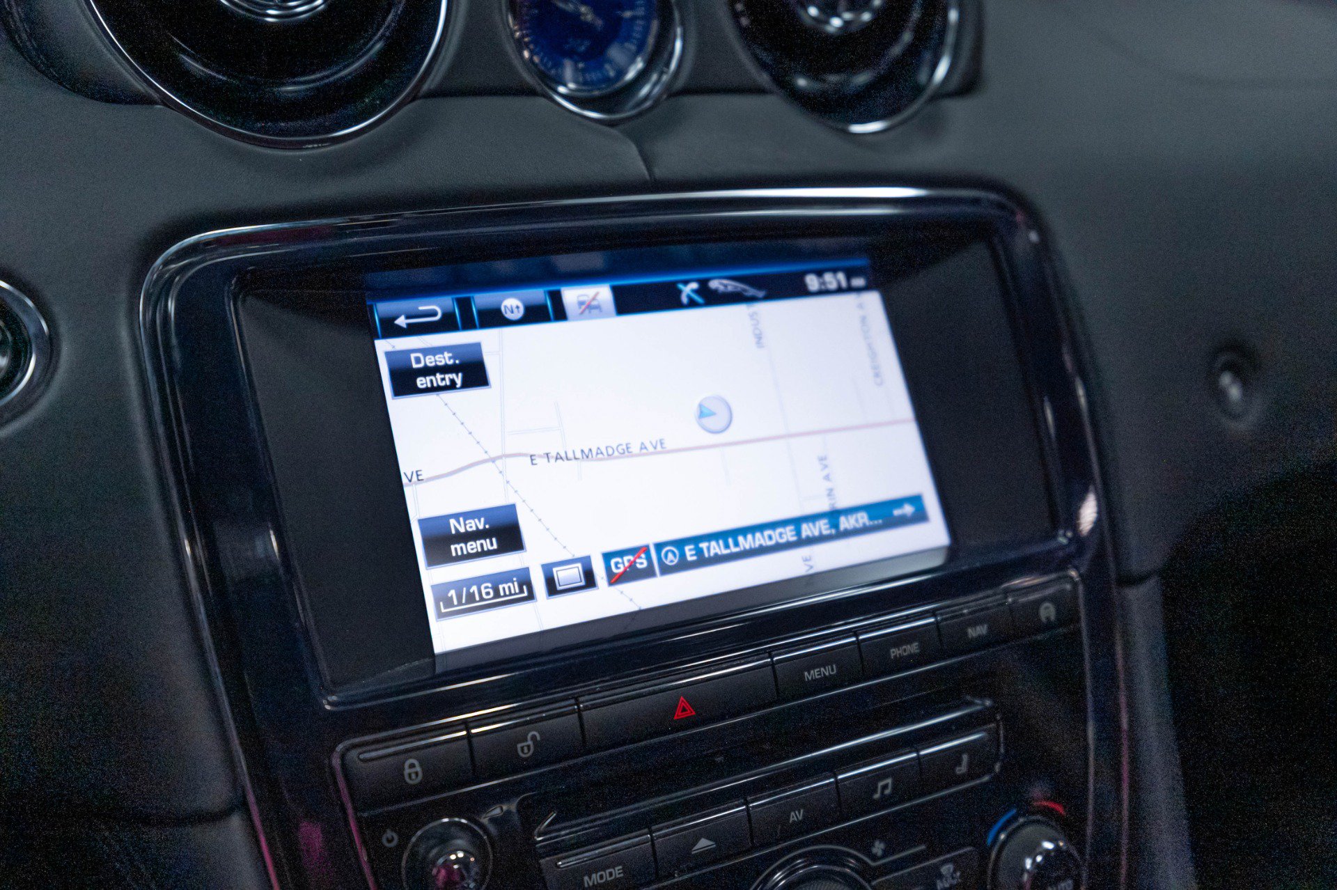 Used 2013 Jaguar XJ AWD image 38