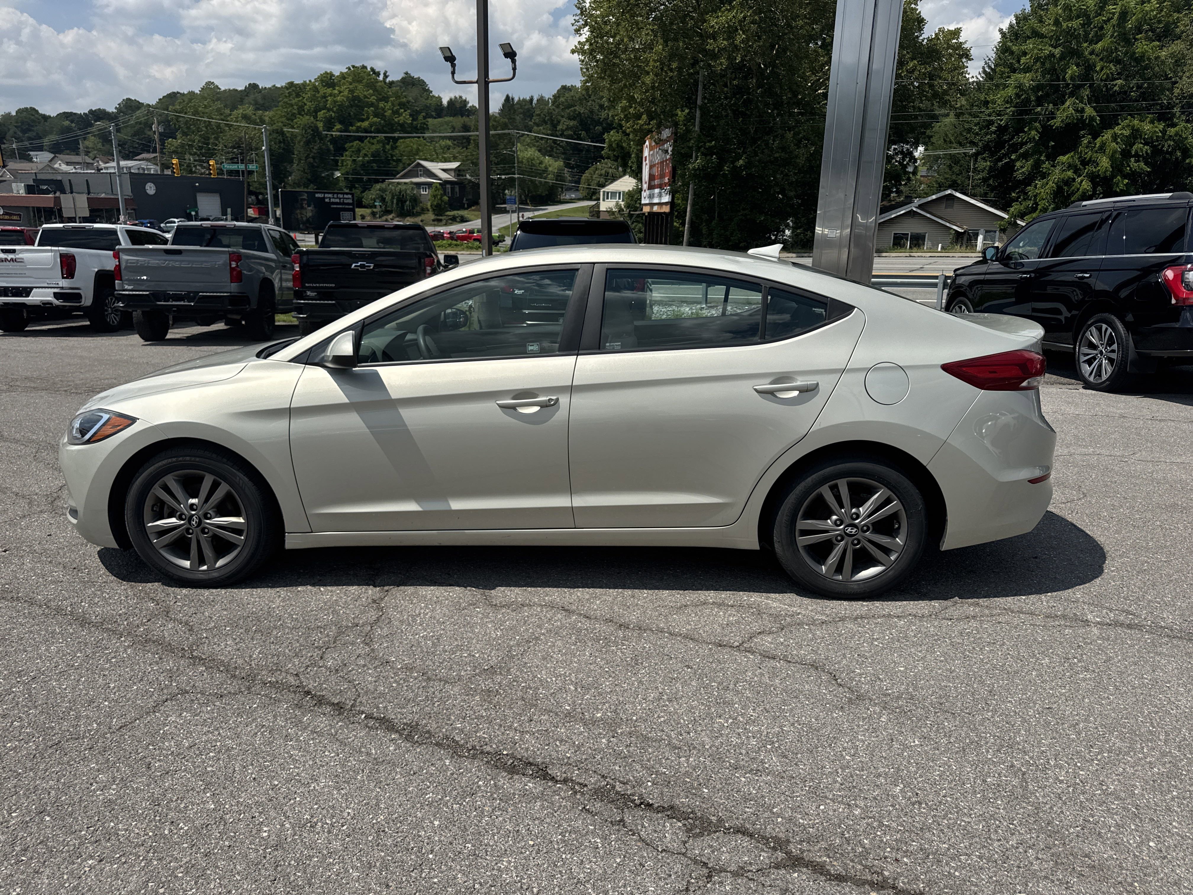 Used 2017 Hyundai Elantra SE image 6