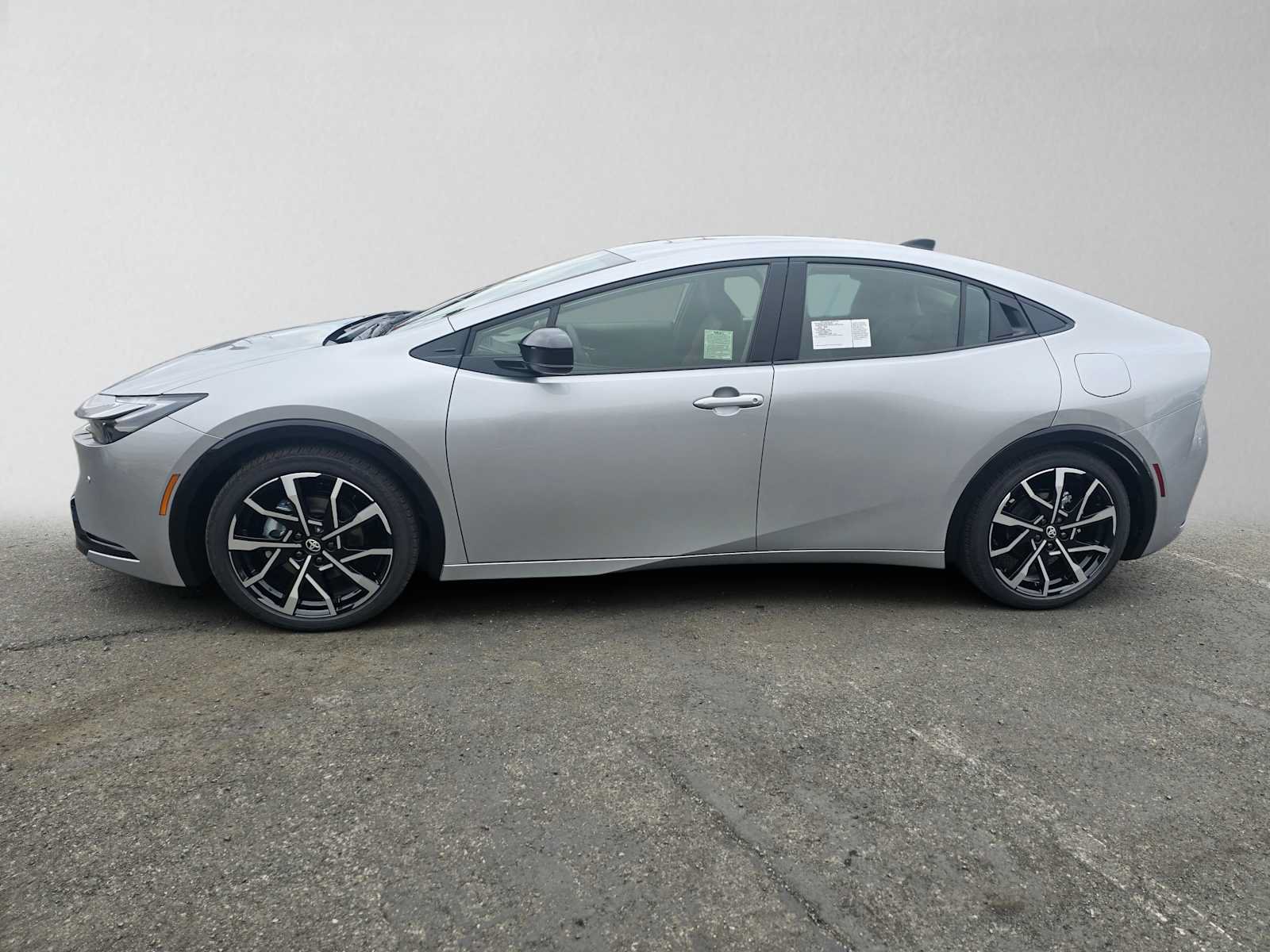 New 2027 Toyota Prius Plug-In Hybrid FWD image 6