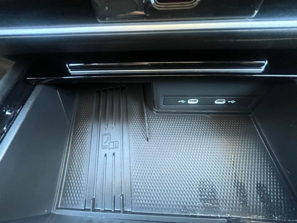 Certified 2025 Volkswagen Atlas SE image 12