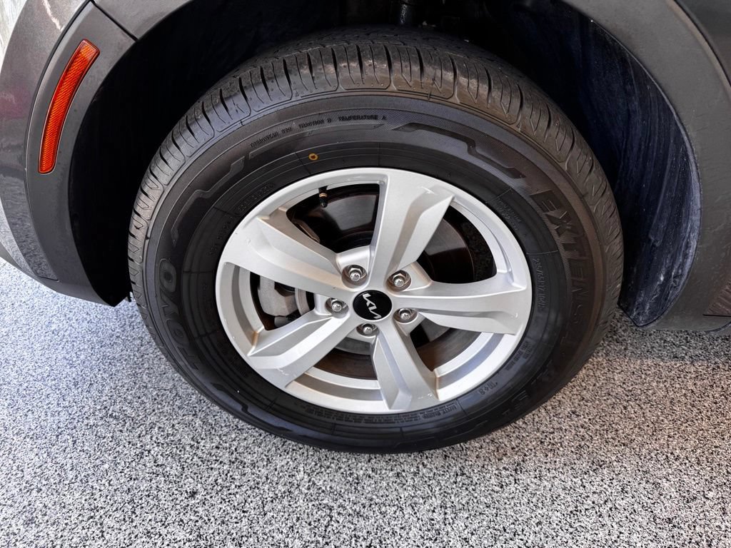 Used 2023 Kia Sorento LX AWD/4WD image 10