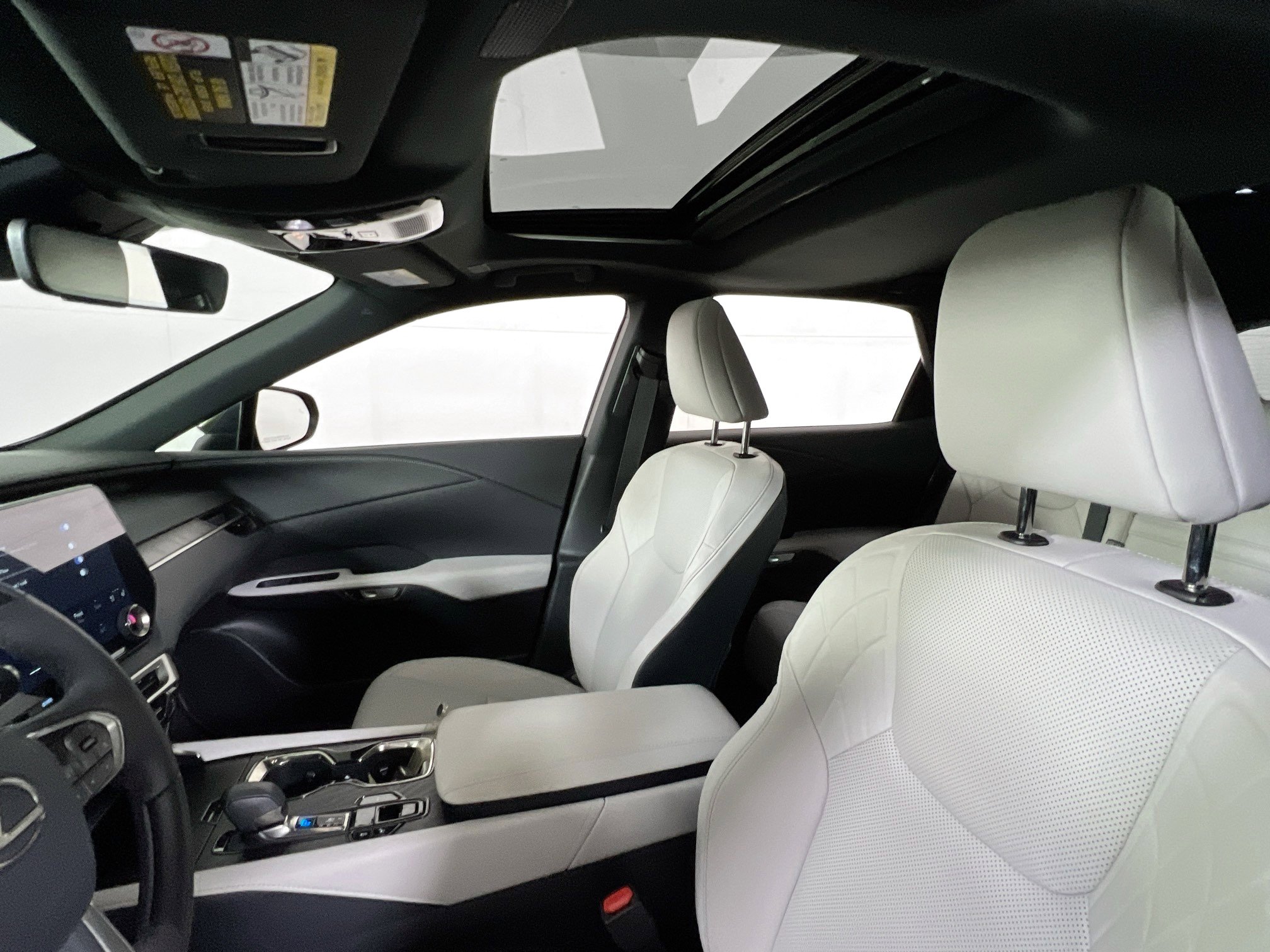 Used 2025 Lexus RX 350h w/ Accessory Package image 22