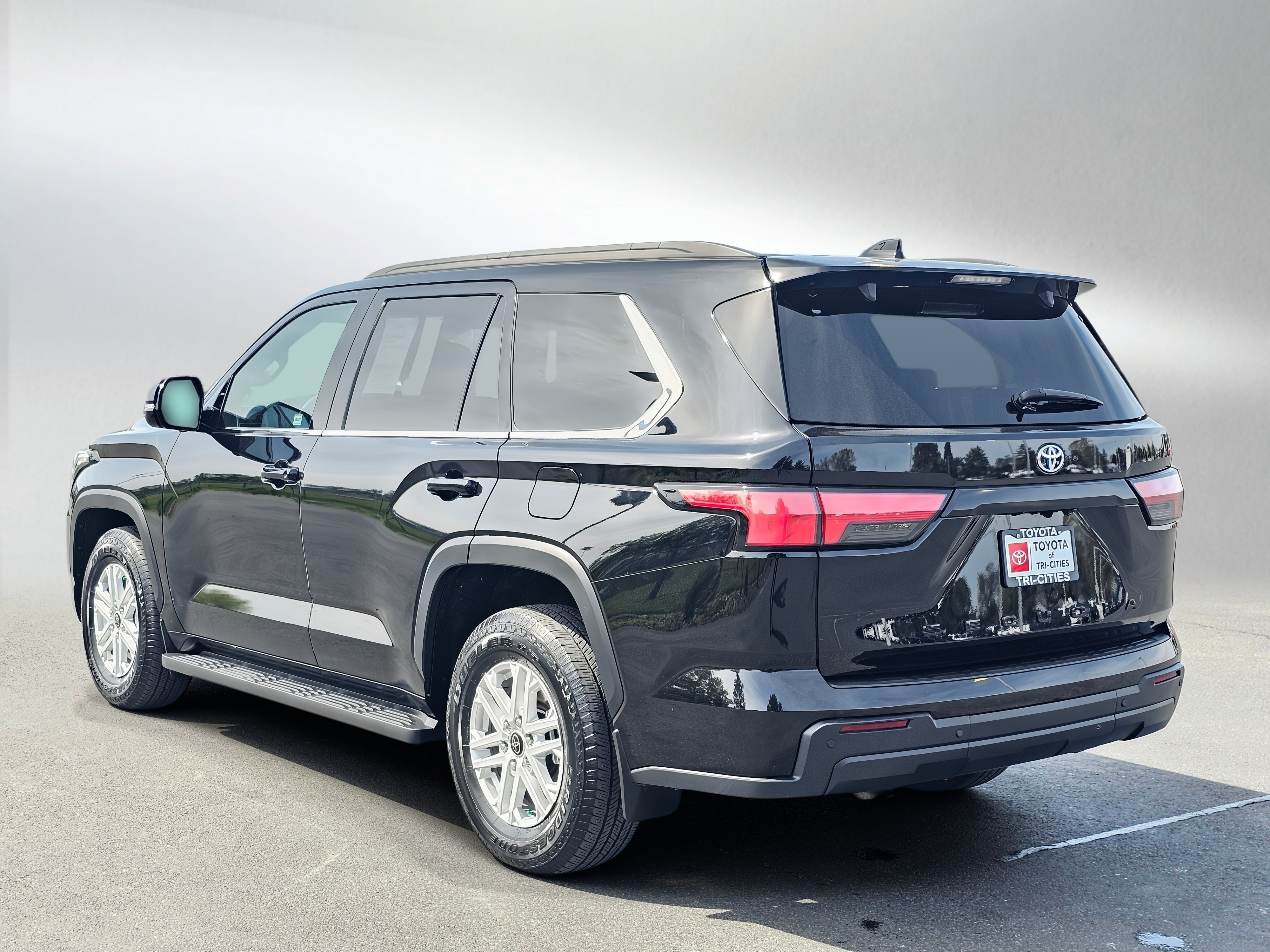 Used 2023 Toyota Sequoia SR5 w/ SR5 Premium Package AWD/4WD image 65