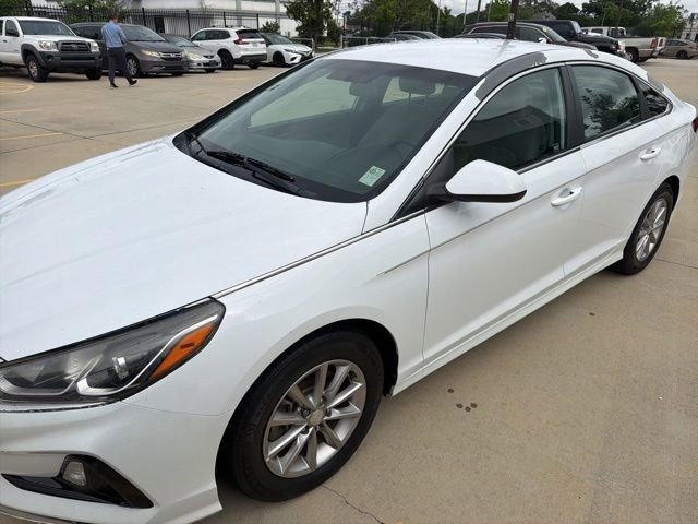 Used 2018 Hyundai Sonata SE FWD image 1