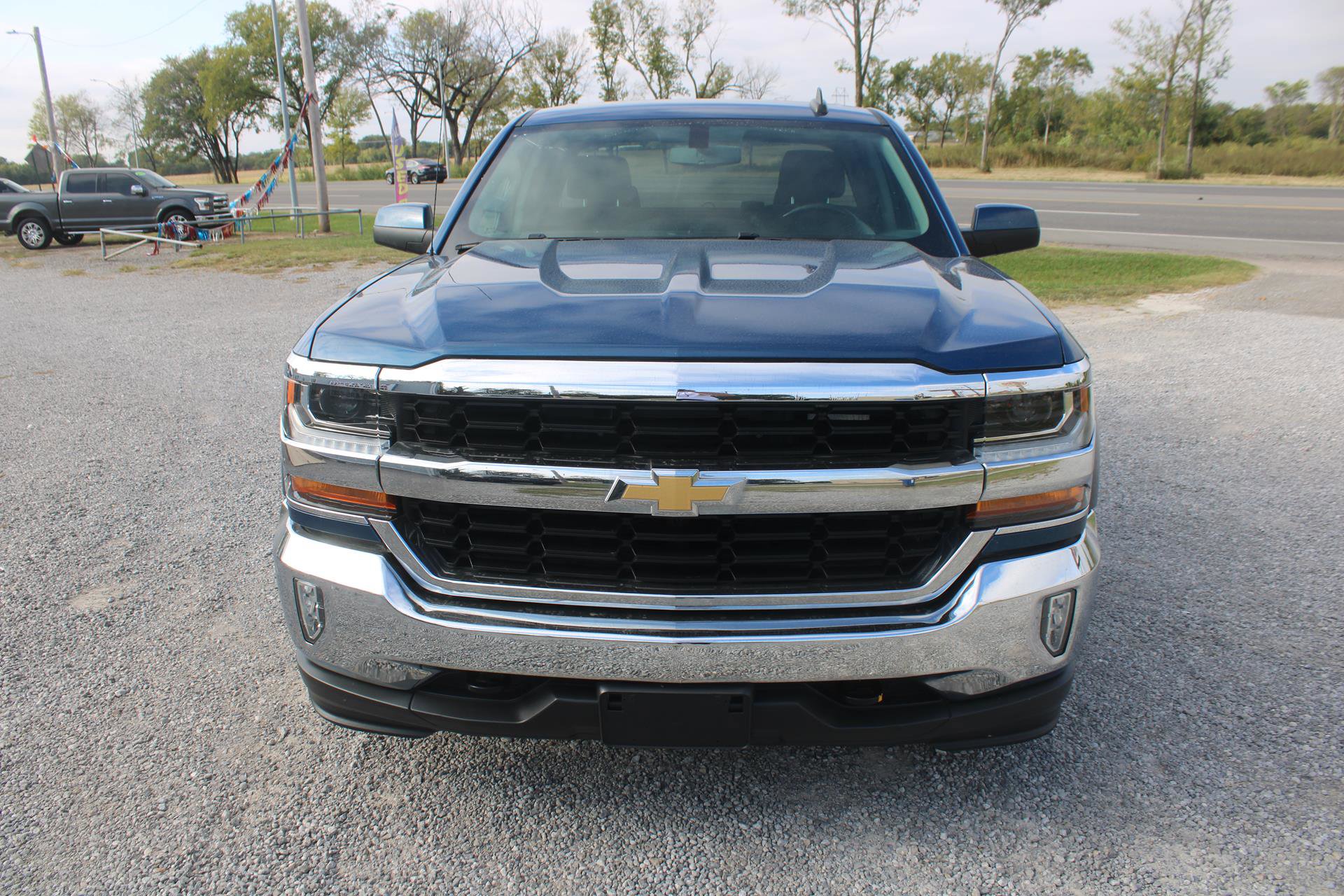 Used 2019 Chevrolet Silverado 1500 LT w/ All Star Edition image 2