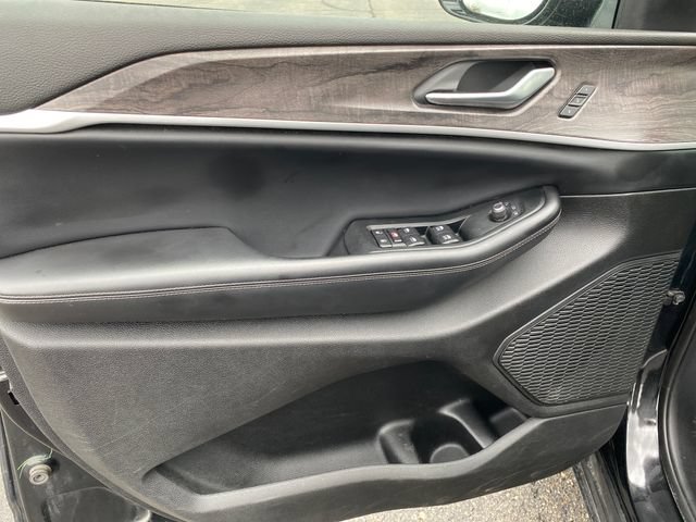 Used 2023 Jeep Grand Cherokee Limited AWD/4WD image 17