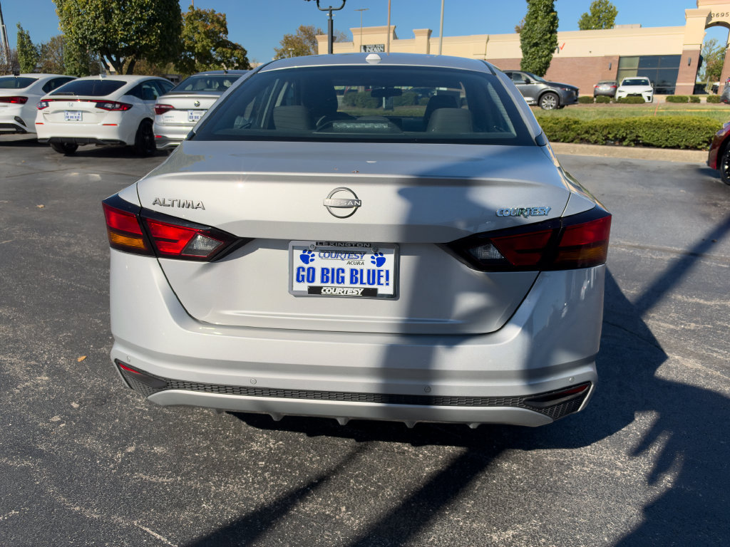 Used 2025 Nissan Altima 2.5 SV FWD image 6