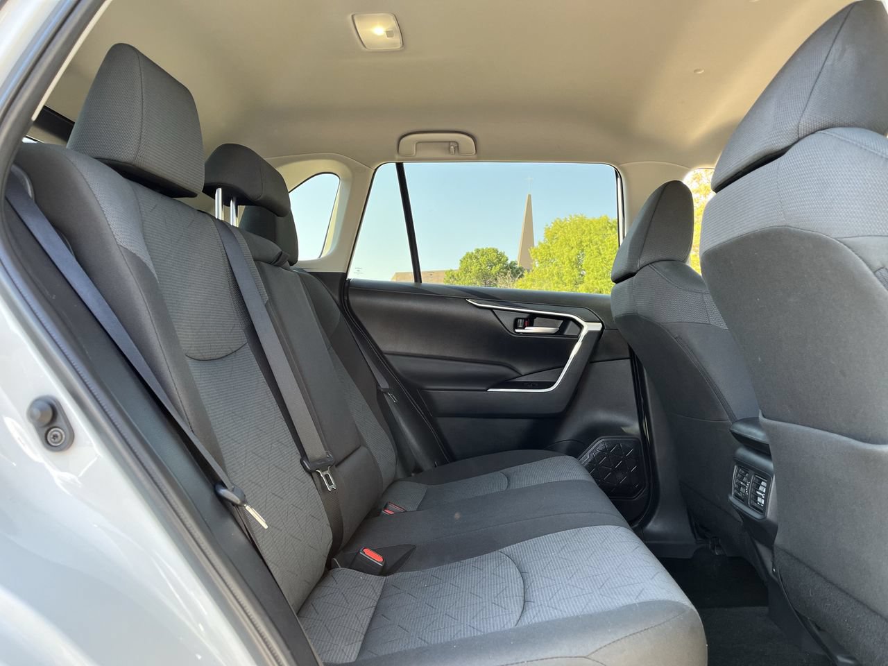 Used 2025 Toyota RAV4 XLE FWD image 27
