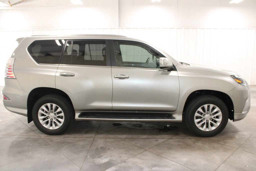 Used 2022 Lexus GX 460 Premium w/ Premium Package AWD/4WD image 11
