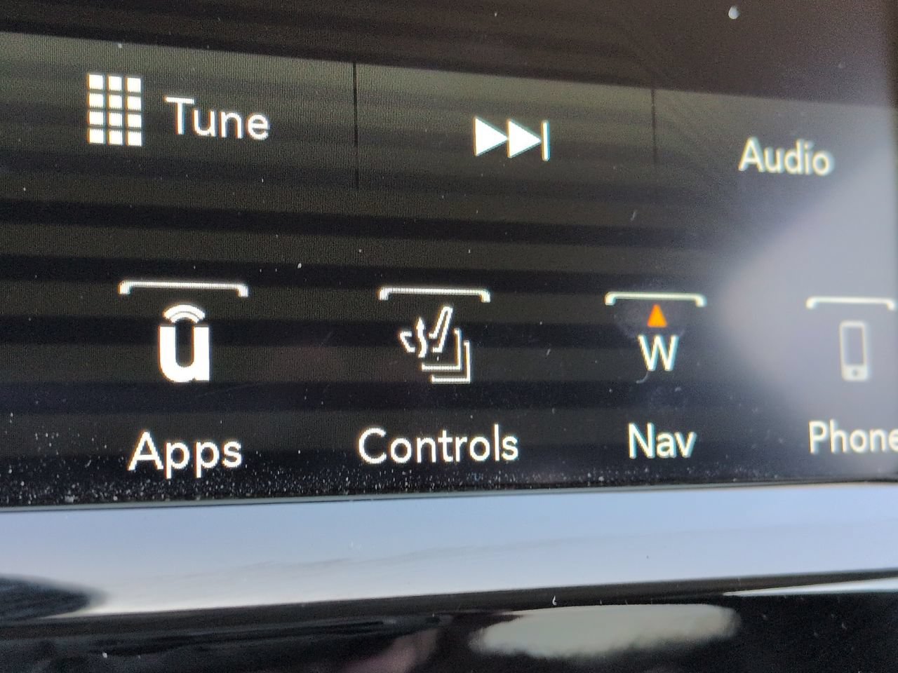 Used 2019 Jeep Cherokee Overland w/ Technology Group FWD image 24