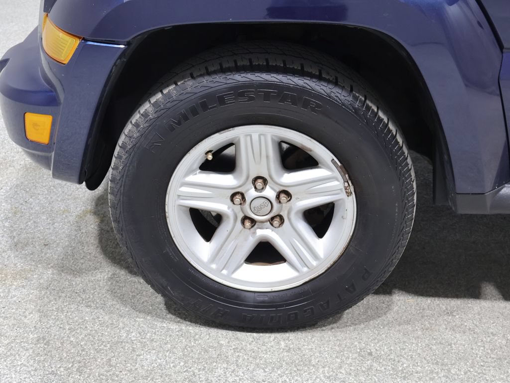 Used 2007 Jeep Liberty Sport AWD/4WD image 8