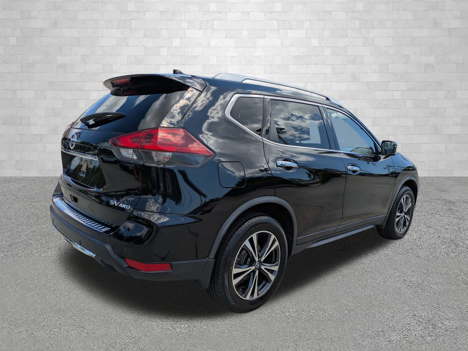 Used 2019 Nissan Rogue SV w/ Premium Package AWD/4WD image 2