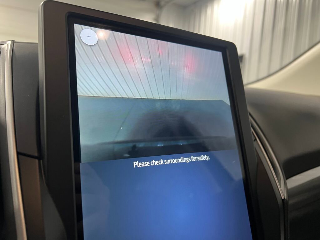 Used 2022 Ford Edge SE w/ Cargo Accessory Package image 9