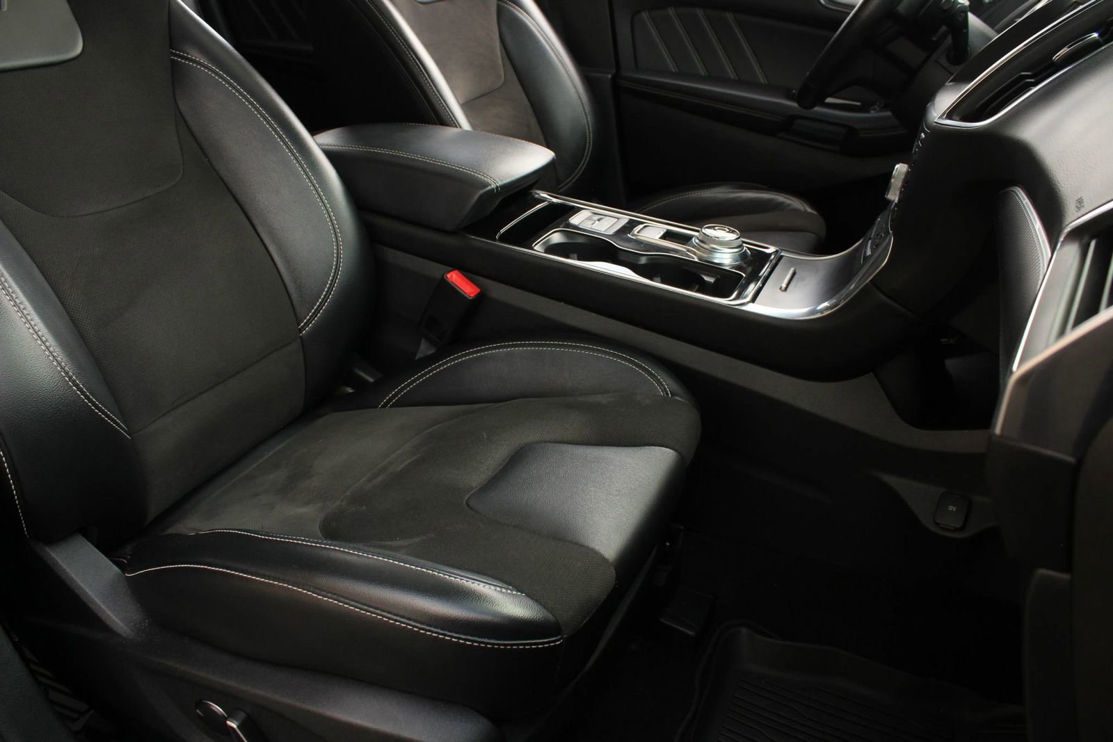 Used 2019 Ford Edge ST w/ Equipment Group 401A image 28