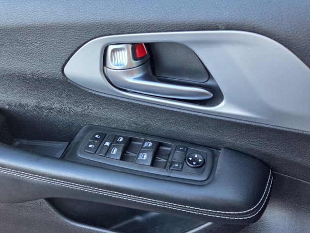 Used 2021 Chrysler Pacifica Touring w/ S Appearance Package FWD image 32