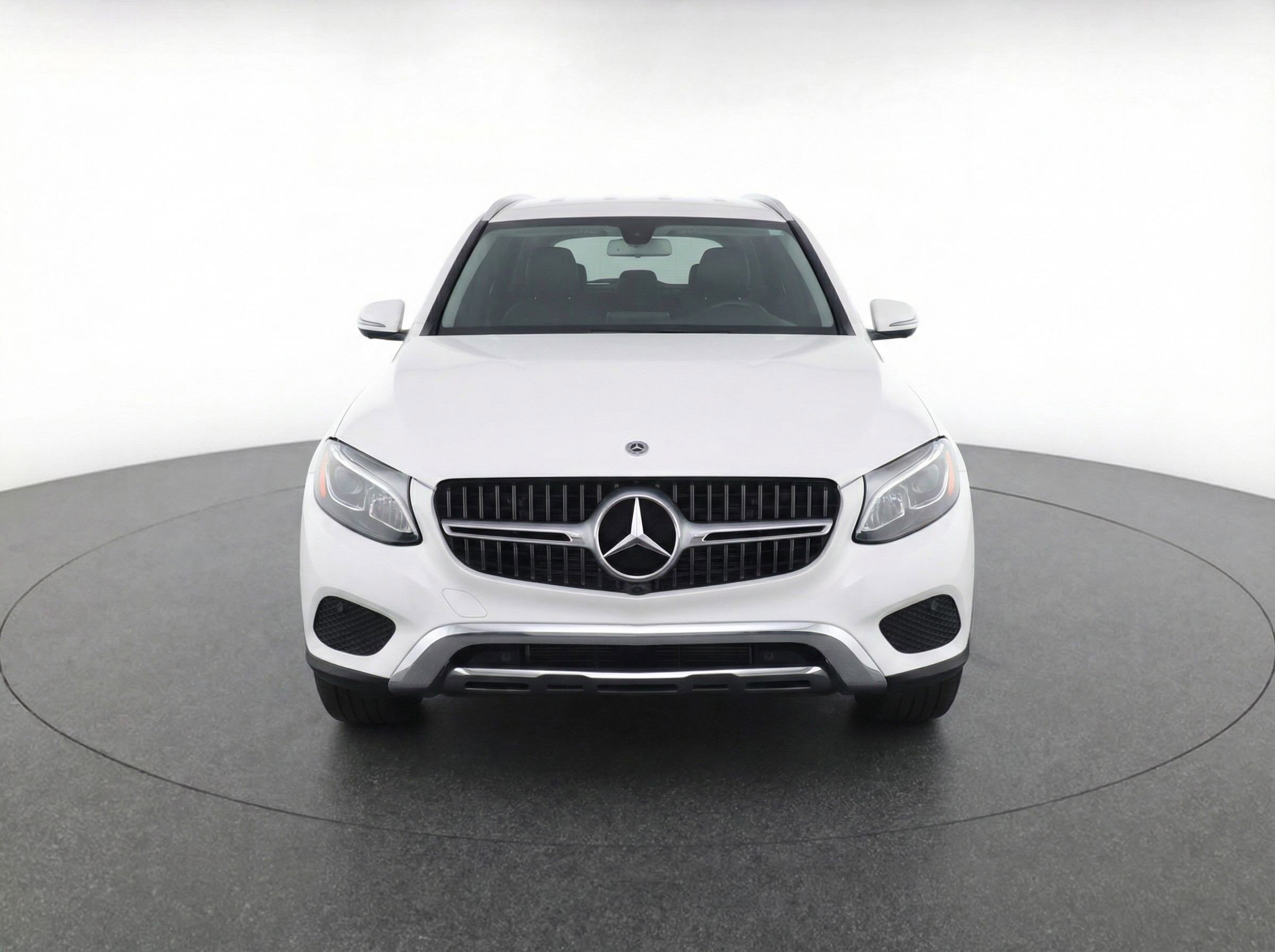 Used 2024 Mercedes-Benz GLC 300 4MATIC image 2