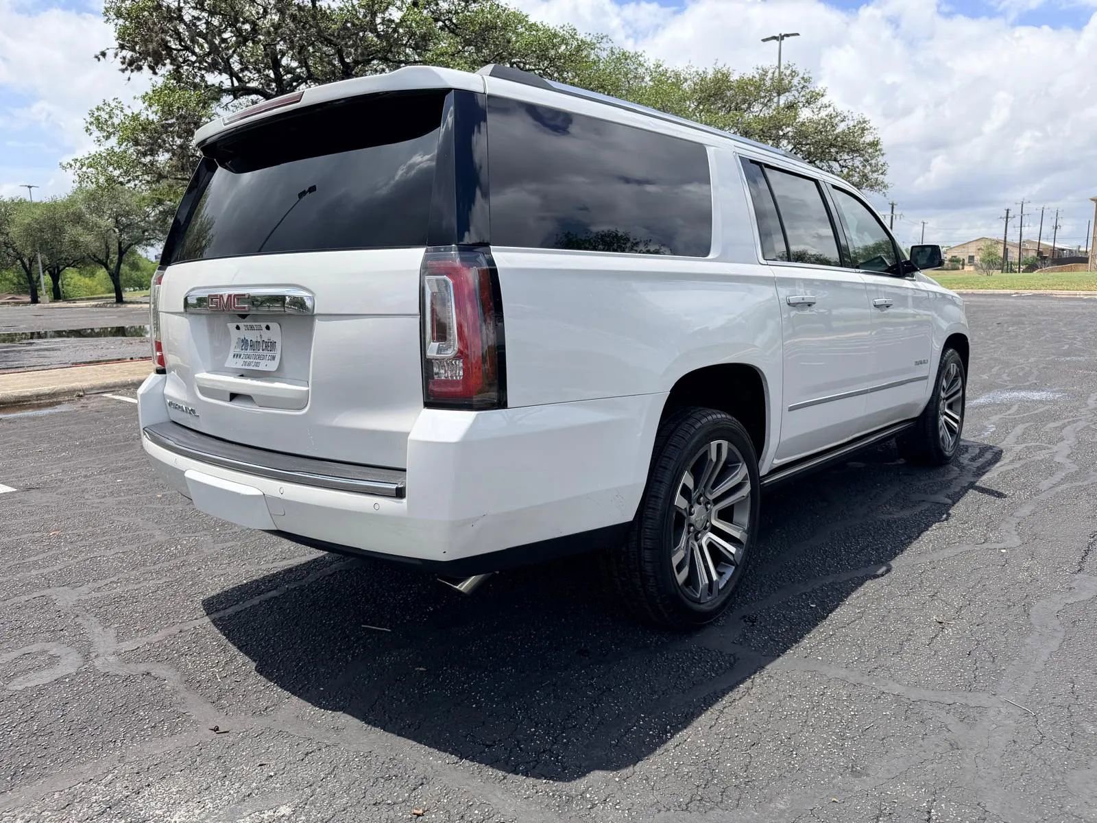 Used 2019 GMC Yukon XL Denali w/ Denali Ultimate Package RWD image 7