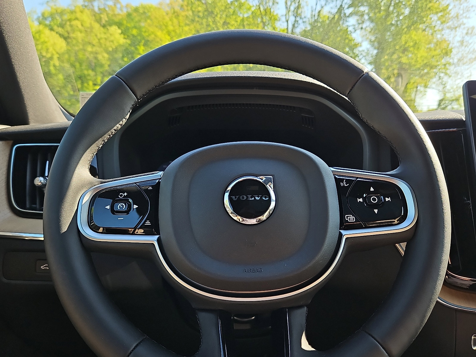 New 2026 Volvo XC60 B5 Plus w/ Protection Package Premier AWD/4WD image 18