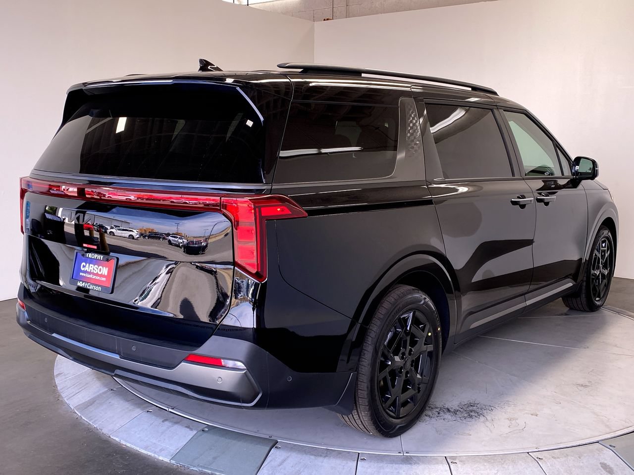 New 2027 Kia Carnival SX w/ Dark Edition Package FWD image 5